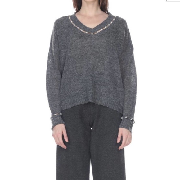 Zero Degrees Celsius Sweater with Pearl Accent. Size M. Gray - Picture 1 of 7